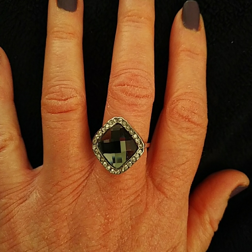 NEW - Ring - size 8 - black crystal